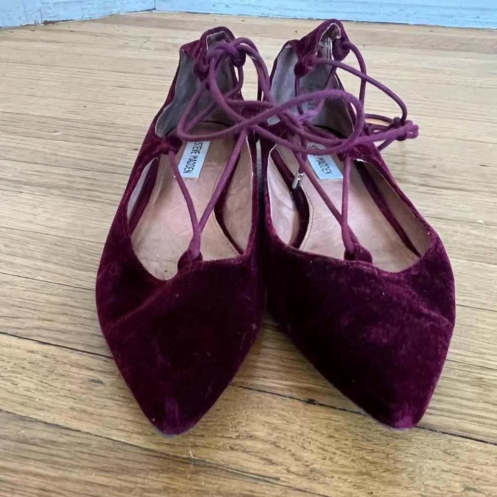 Steve Madden Burgundy Tie Up Holiday Christmas Velvet Ballet Flats | Size 7 - Picture 7 of 8